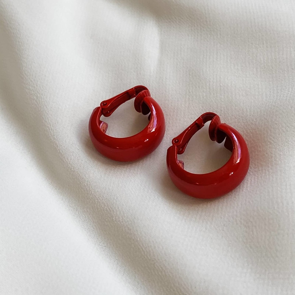 VTG True Red Metal Hoop Clip Earrings